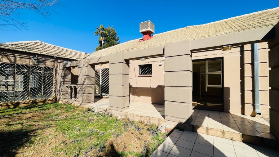 5 Bedroom Property for Sale in Van Der Hoff Park North West